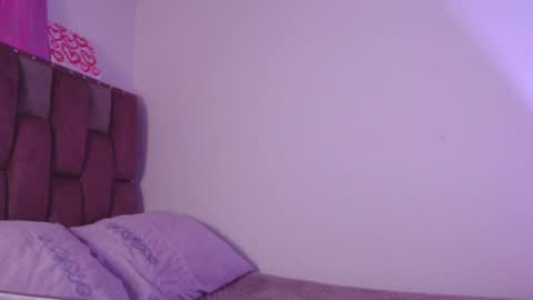 emily_w2 online show from February 17, 2025, 3:47 am