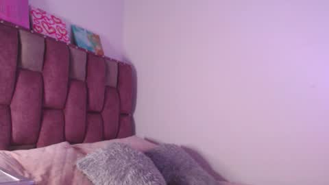 emily_w2 online show from January 6, 2026, 3:43 am