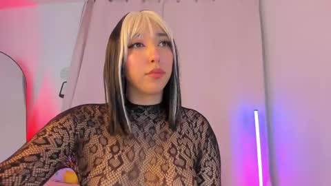 Snapshot of emily_walker4 chatting on June 1, 2026, 2:13 am emily_walker4 online show from June 1, 2026, 2:13 am