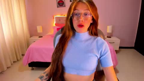 emily_warren__ online show from February 5, 2026, 8:35 pm