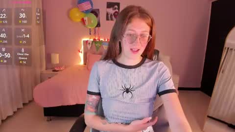 Snapshot of emily_warren__ chatting on June 17, 2026, 8:54 pm emily_warren__ online show from June 17, 2026, 8:54 pm