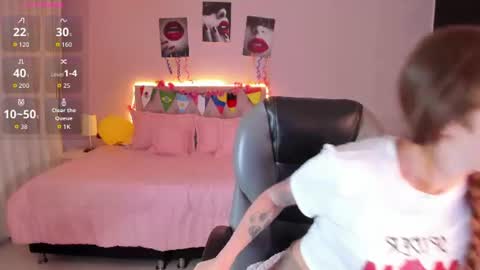 Snapshot of emily_warren__ chatting on June 29, 2026, 6:52 pm emily_warren__ online show from June 29, 2026, 6:52 pm