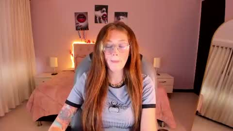 Snapshot of emily_warren__ chatting on July 23, 2026, 8:40 pm emily_warren__ online show from July 23, 2026, 8:40 pm