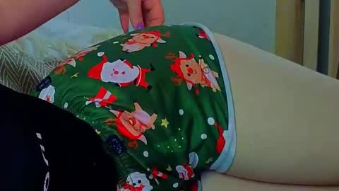 Snapshot of emilyart_ chatting on December 2, 2024, 9:06 pm artist Emily online show from December 2, 2024, 9:06 pm