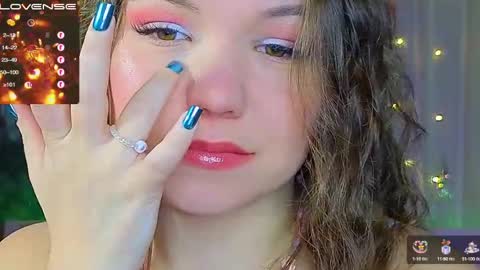 Snapshot of emilyart_ chatting on December 29, 2024, 2:17 am artist Emily online show from December 29, 2024, 2:17 am