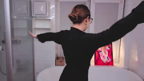 Emily online show from December 5, 2025, 6:26 pm