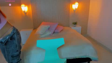 EMILY online show from November 21, 2025, 7:56 pm