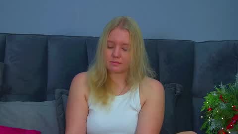 Snapshot of emilyevansen chatting on December 5, 2025, 6:33 am Emily online show from December 5, 2025, 6:33 am