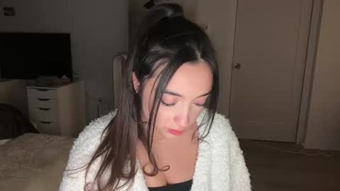 Snapshot of emilyfawn chatting on November 9, 2025, 5:39 am emilyfawn online show from November 9, 2025, 5:39 am