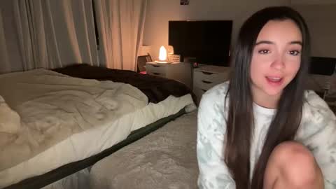 Snapshot of emilyfawn chatting on November 23, 2025, 5:07 am emilyfawn online show from November 23, 2025, 5:07 am