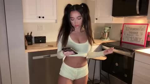 Snapshot of emilyfawn chatting on February 28, 2026, 3:29 am emilyfawn online show from February 28, 2026, 3:29 am