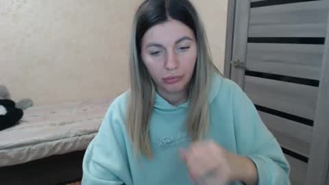 Snapshot of emilyfork chatting on September 23, 2025, 5:05 pm emilyfork online show from September 23, 2025, 5:05 pm