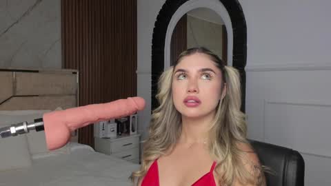 Emily Hendrix online show from January 17, 2025, 8:11 pm