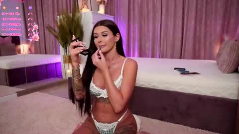 Snapshot of emilyhudsson chatting on July 7, 2026, 5:28 pm Emily online show from July 7, 2026, 5:28 pm