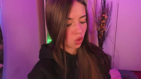 VALEEEN online show from December 19, 2024, 6:56 pm