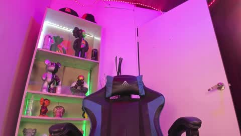 VALEEEN online show from January 25, 2025, 6:57 pm