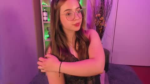 VALEEEN online show from February 12, 2025, 7:02 pm