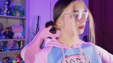 VALEEEN online show from September 13, 2025, 7:35 pm