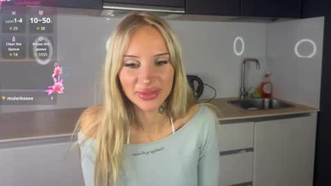 Snapshot of emilykiss2 chatting on November 16, 2025, 7:30 pm Emily online show from November 16, 2025, 7:30 pm