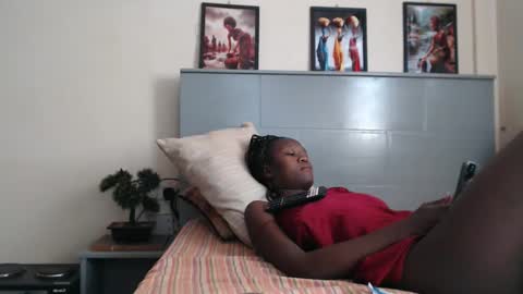 Emilly online show from February 19, 2025, 7:39 am