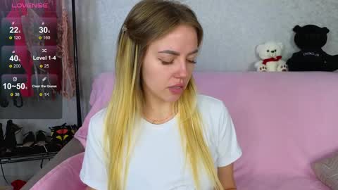 Snapshot of emilyrobbie chatting on February 13, 2025, 5:01 pm Emily Robbie online show from February 13, 2025, 5:01 pm