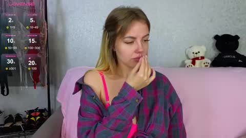 Snapshot of emilyrobbie chatting on February 16, 2025, 11:16 pm Emily Robbie online show from February 16, 2025, 11:16 pm