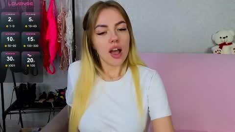 Snapshot of emilyrobbie chatting on February 27, 2025, 9:47 pm Emily Robbie online show from February 27, 2025, 9:47 pm