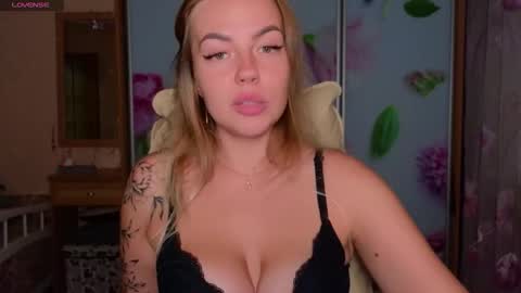 Snapshot of emilyrobbie chatting on September 20, 2025, 5:25 pm Emily Robbie online show from September 20, 2025, 5:25 pm