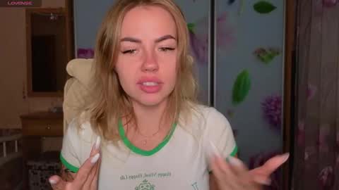 Snapshot of emilyrobbie chatting on October 26, 2025, 6:25 pm Emily Robbie online show from October 26, 2025, 6:25 pm