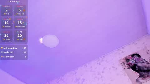 Snapshot of emilyrosee1 chatting on October 29, 2025, 5:14 pm online show from October 29, 2025, 5:14 pm