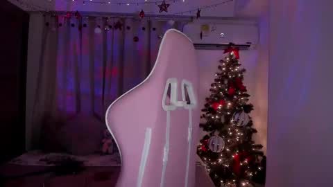 Snapshot of emilyrosss_ chatting on January 8, 2025, 5:59 am EMILY online show from January 8, 2025, 5:59 am