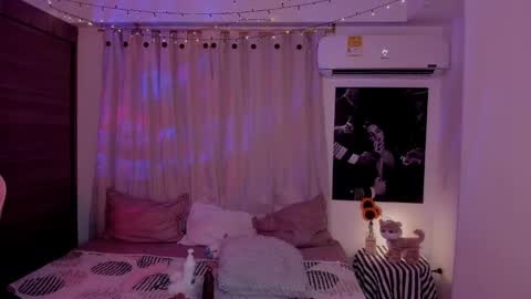 Snapshot of emilyrosss_ chatting on January 24, 2025, 7:08 am EMILY online show from January 24, 2025, 7:08 am