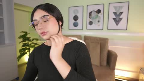 Emily Turner  online show from November 21, 2025, 7:01 pm