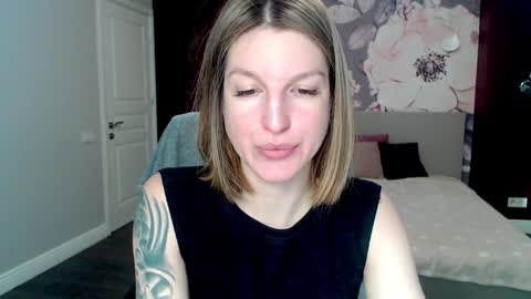EmilyWalkers online show from January 15, 2025, 7:37 am