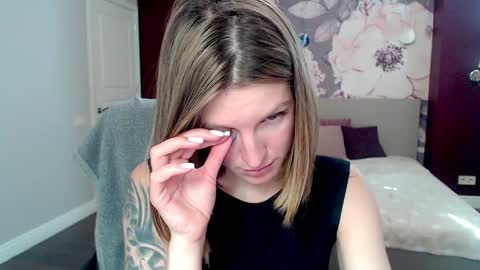 EmilyWalkers online show from January 15, 2025, 10:38 am