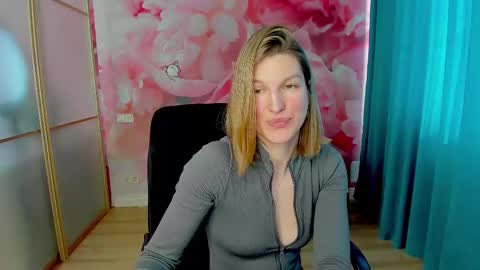 EmilyWalkers online show from February 21, 2025, 10:39 am