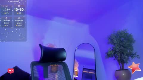 E M I L Y online show from October 8, 2025, 12:25 pm