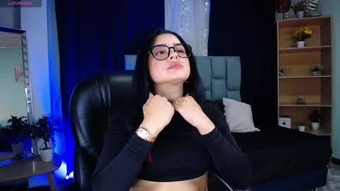 Snapshot of emilyy05_ chatting on November 13, 2025, 3:27 am Emily online show from November 13, 2025, 3:27 am