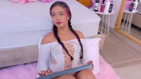 Snapshot of emilyy_bank chatting on March 13, 2026, 8:04 pm Emily Bank online show from March 13, 2026, 8:04 pm