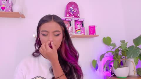 Snapshot of emilyy_bank chatting on April 1, 2026, 8:06 pm Emily Bank online show from April 1, 2026, 8:06 pm