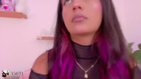 Snapshot of emilyy_bank chatting on April 2, 2026, 7:44 pm Emily Bank online show from April 2, 2026, 7:44 pm