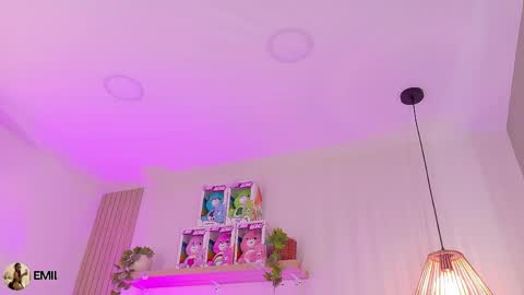 Snapshot of emilyy_bank chatting on April 16, 2026, 8:20 pm Emily Bank online show from April 16, 2026, 8:20 pm