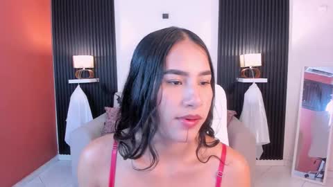 Snapshot of emilyy_kim chatting on October 28, 2025, 10:01 pm emilyy_kim online show from October 28, 2025, 10:01 pm