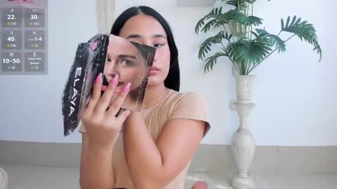 Snapshot of emilyy_kim chatting on December 14, 2025, 7:18 pm emilyy_kim online show from December 14, 2025, 7:18 pm