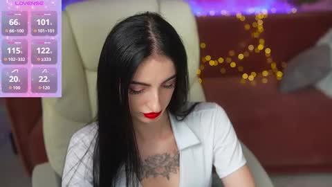 Snapshot of emilyymoon chatting on June 19, 2026, 1:48 pm emilyymoon online show from June 19, 2026, 1:48 pm