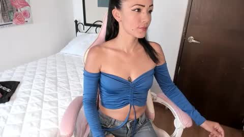 L i a    time online 7am - 1pm Gtm-5  online show from October 20, 2025, 6:30 pm