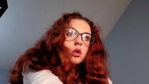 emliyjamesmjb online show from November 17, 2025, 1:39 pm