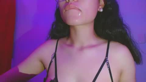 Snapshot of emma_2727 chatting on November 7, 2025, 1:16 am Emma online show from November 7, 2025, 1:16 am