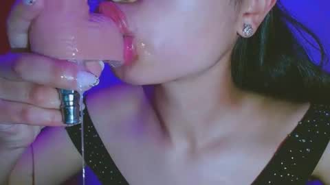 Snapshot of emma_2727 chatting on November 12, 2025, 1:06 am Emma online show from November 12, 2025, 1:06 am