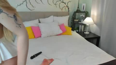 Snapshot of emma__peach chatting on April 26, 2026, 9:07 am emma__peach online show from April 26, 2026, 9:07 am